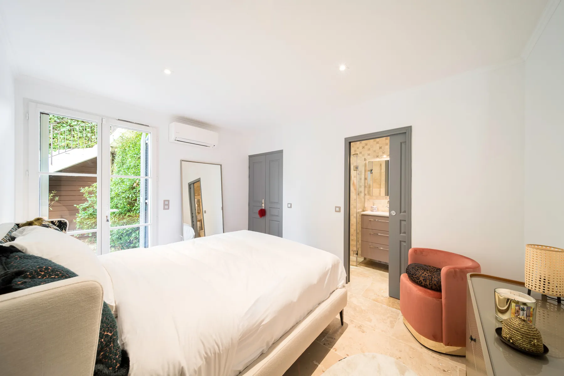 Bedroom 4 with a queen bed and private bathroom