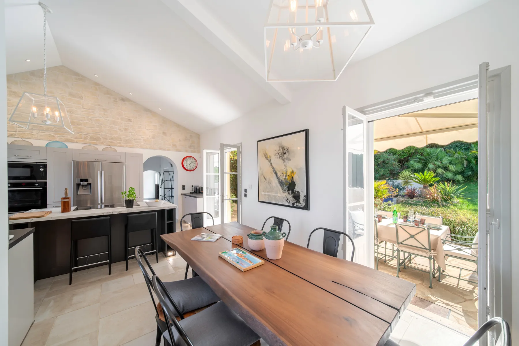 Dining table in the Provençal part of the villa